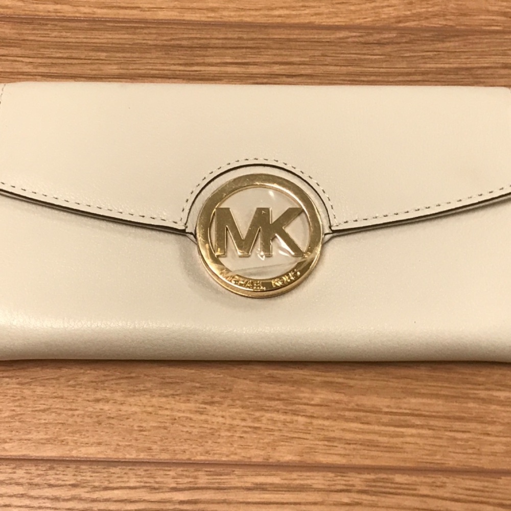 MICHAEL KORS Continental Flap Wallet - Picture 2 of 9